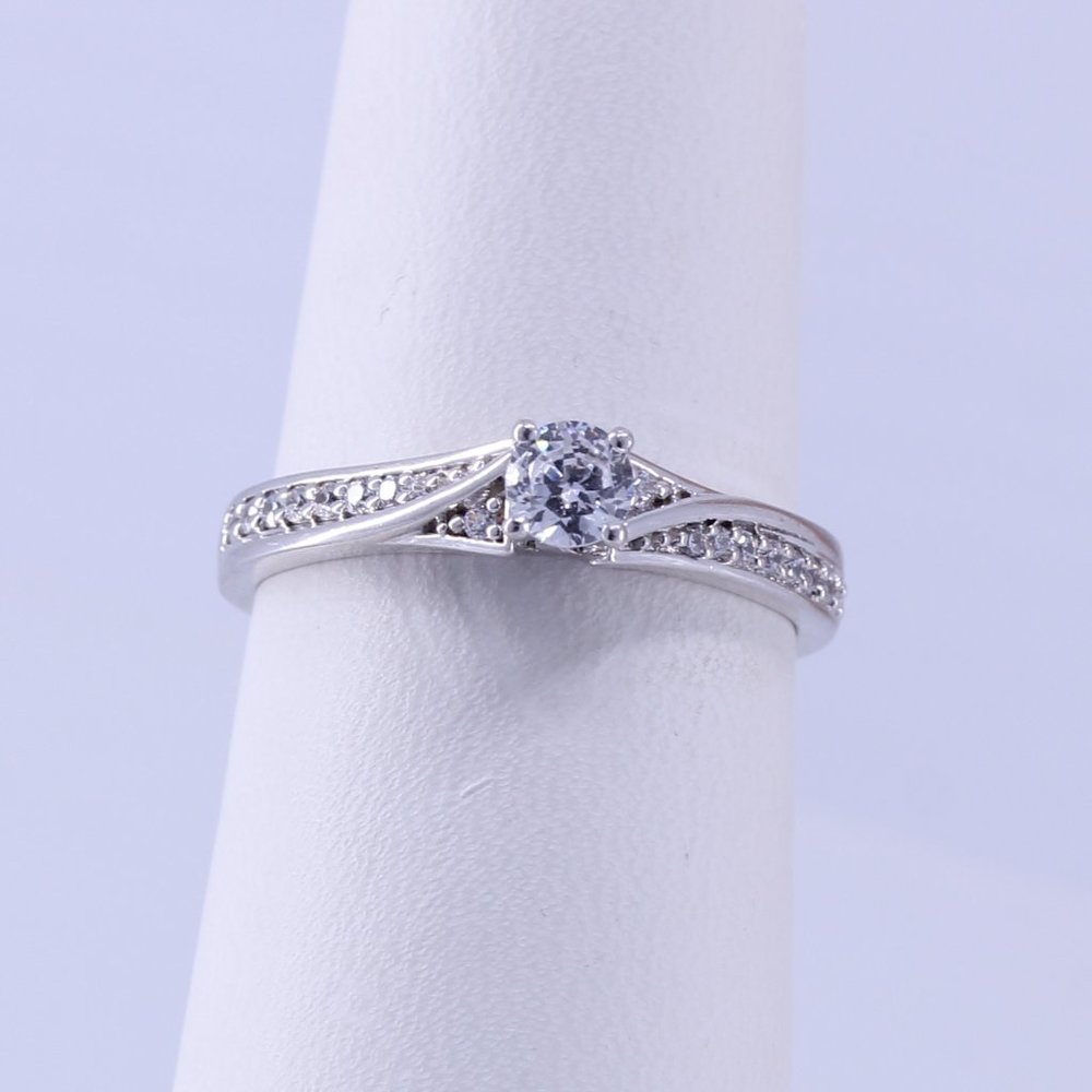 Lovely Solitaire W Accents Ring 925 18k Gold Finis